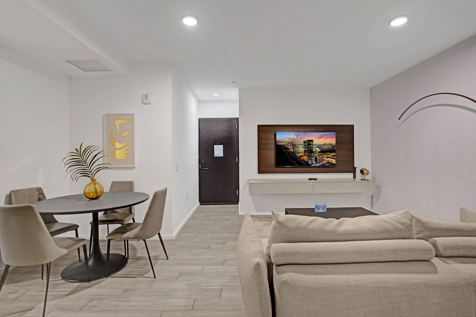 Building Photo - 398 NE 5th St