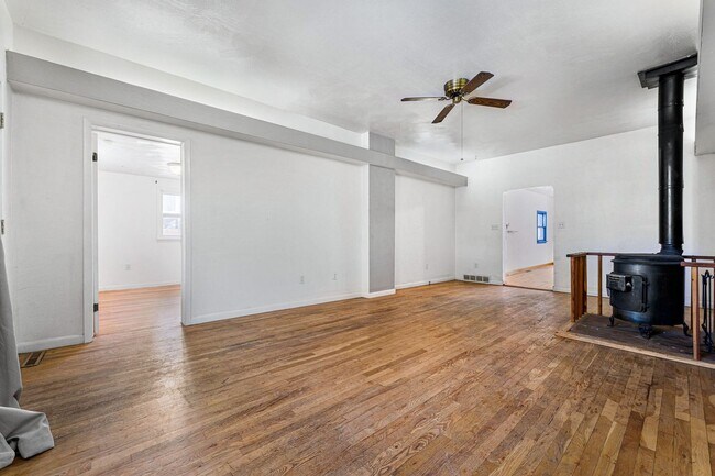 Building Photo - Old Town Lafayette Location! 4 bedrooms! Huge garage!