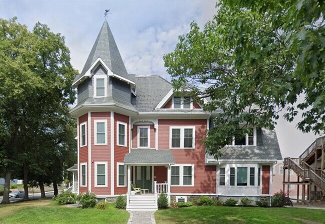Building Photo - 18 Murdock St