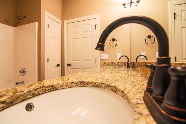 Building Photo - 374 Big Station Camp Blvd