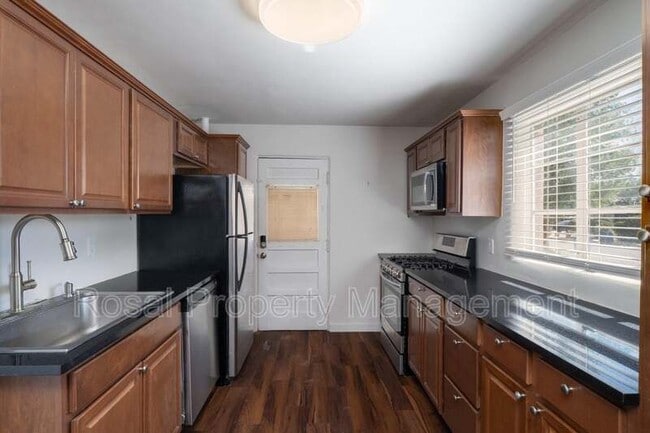 Building Photo - 1332 Boatright Dr NE