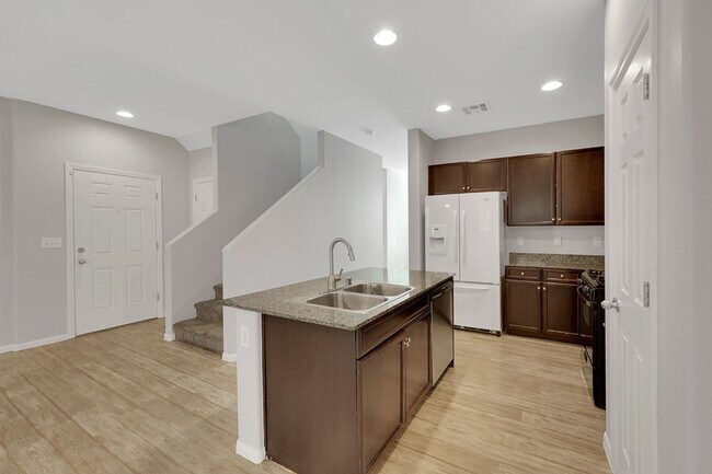 Building Photo - 3 bedroom with 2 car garage