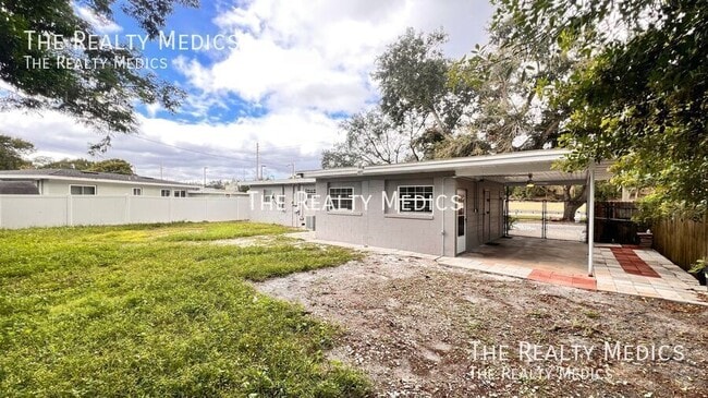 Building Photo - 6216 Lake Underhill Rd