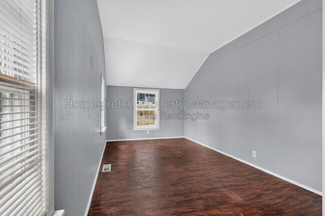 Building Photo - 452 Bluff Dr