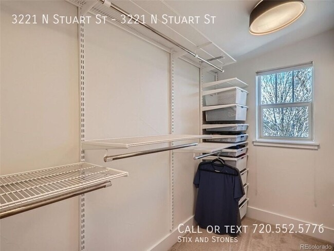 Building Photo - 3221 Stuart St