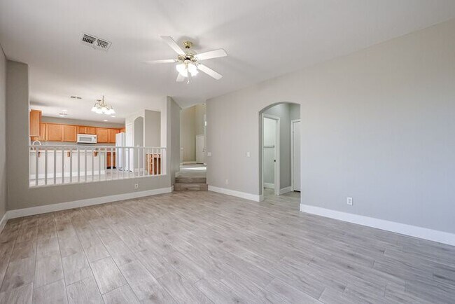 Building Photo - Beautiful 4 Bed 2000+ SFT property in Wind...
