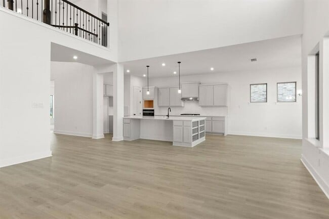 Building Photo - 373 Hollister Dr