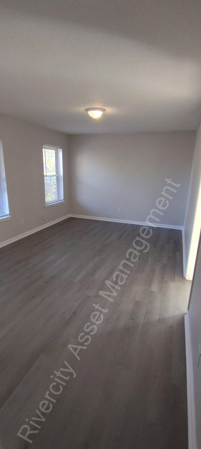 Building Photo - 107 Loraine Rd