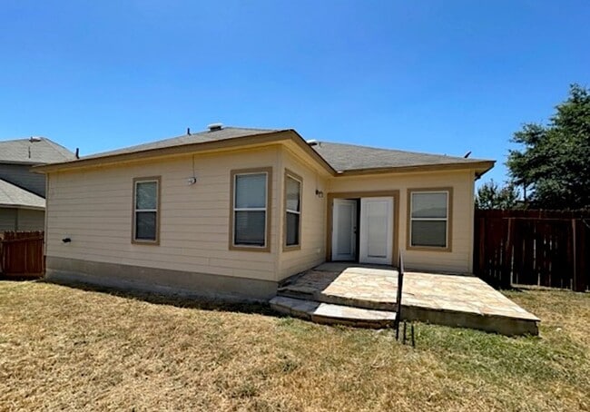Building Photo - Nice, Roomy & Ready! 3 Bedroom 2 Bath in S...