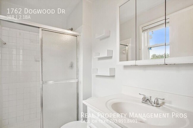 Building Photo - 1762 Dogwood Dr