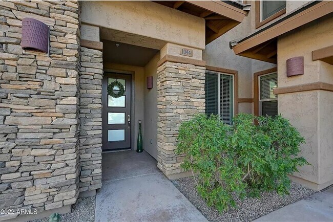 Building Photo - 10260 E White Feather Ln