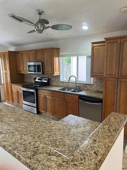 Primary Photo - 1120 NW 106th Ave