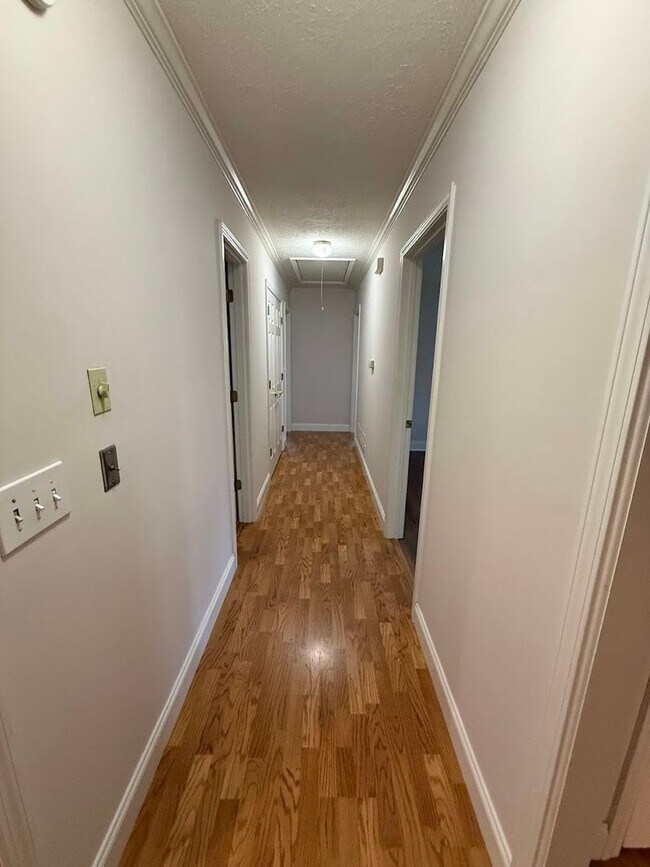 Building Photo - In City Limits!!!