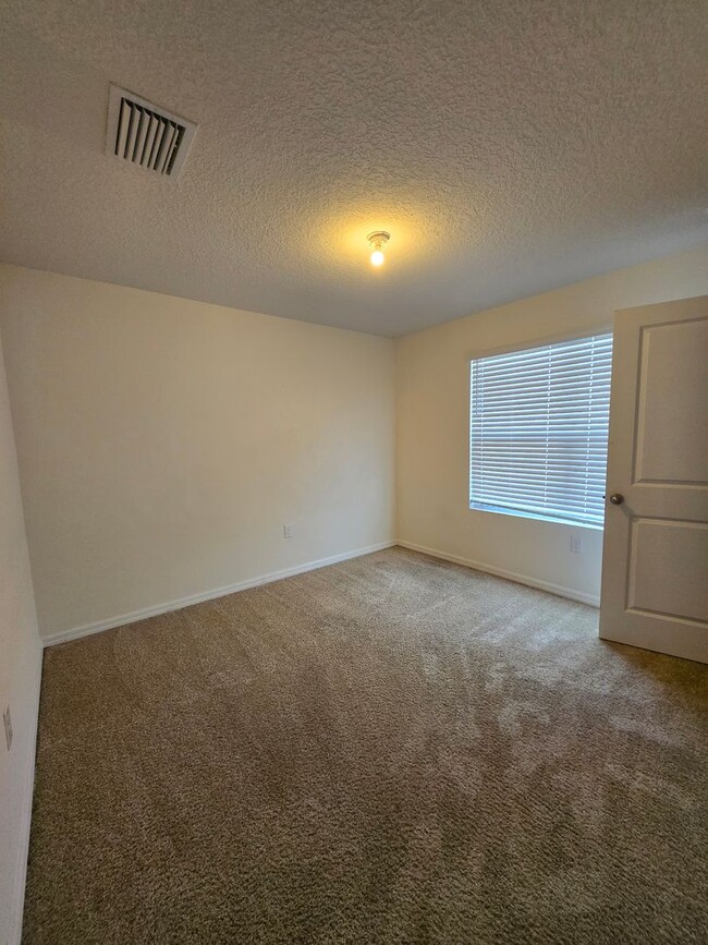 Building Photo - 4  bedroom 2 bath Home for Rent  in the He...