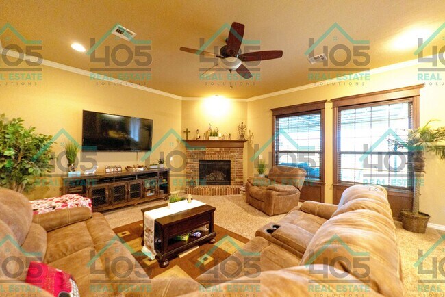 Building Photo - 3 Bedroom/3 Bathroom with bonus space in OKC