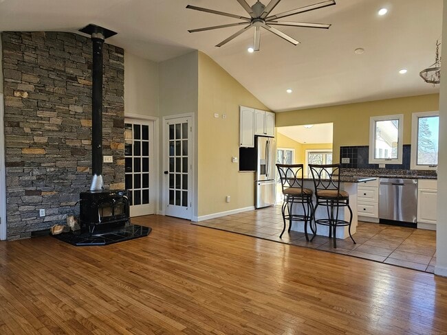 Building Photo - 11 Brookfield Dr