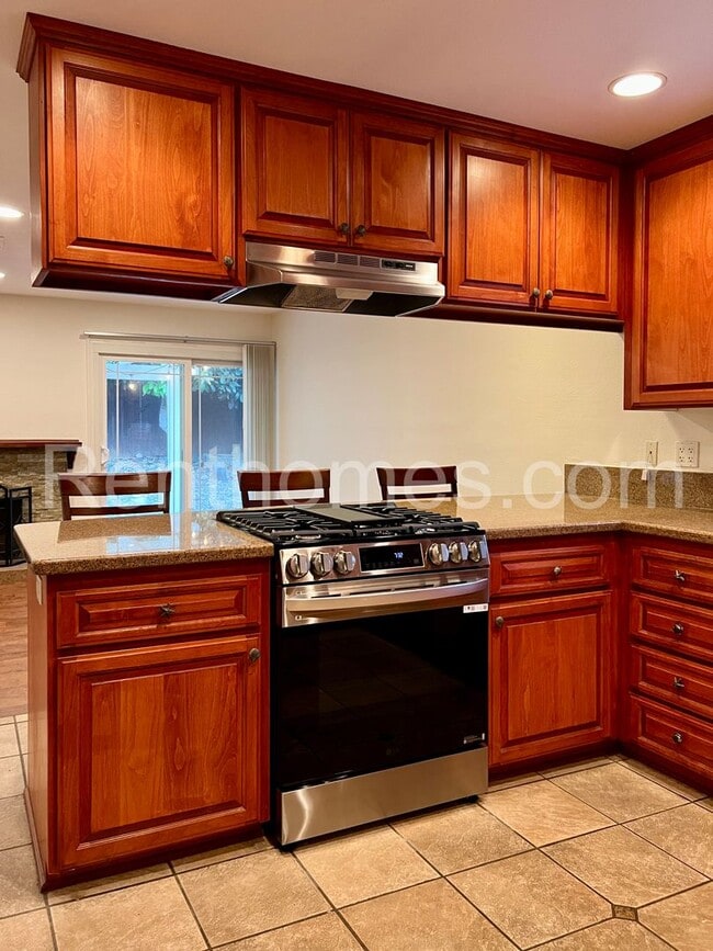 Building Photo - 4544 Jutland Dr