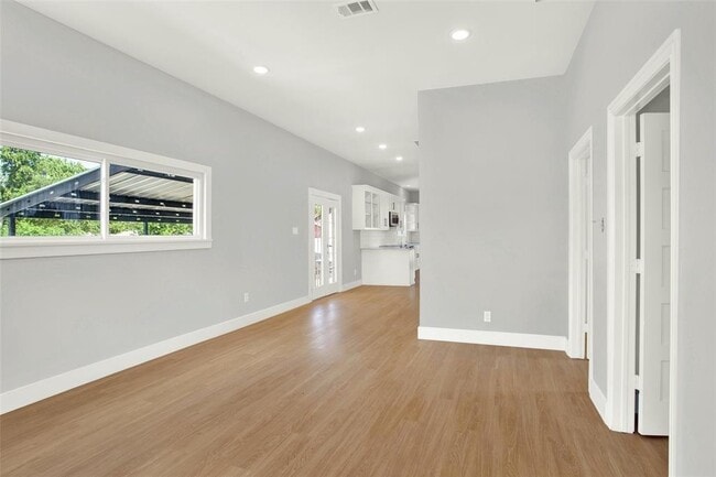 Building Photo - 410 Bolden St