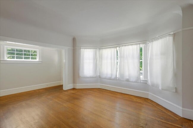 Building Photo - 422 Vernon St