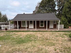 Building Photo - Charming Three Bed West Seattle Vintage Home Near Lincoln Park and Puget Sound!