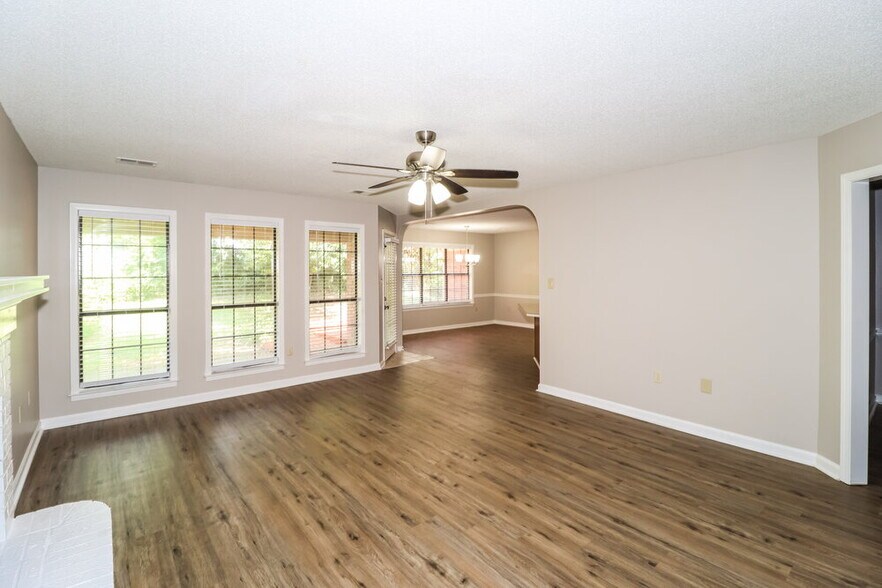 Building Photo - 7706 S 71st Ave