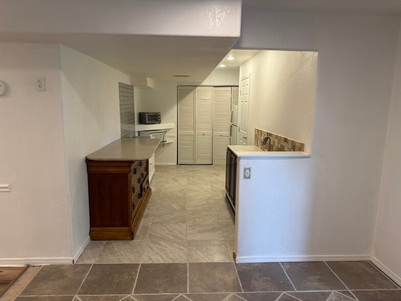 Building Photo - 6085 Fescue Dr