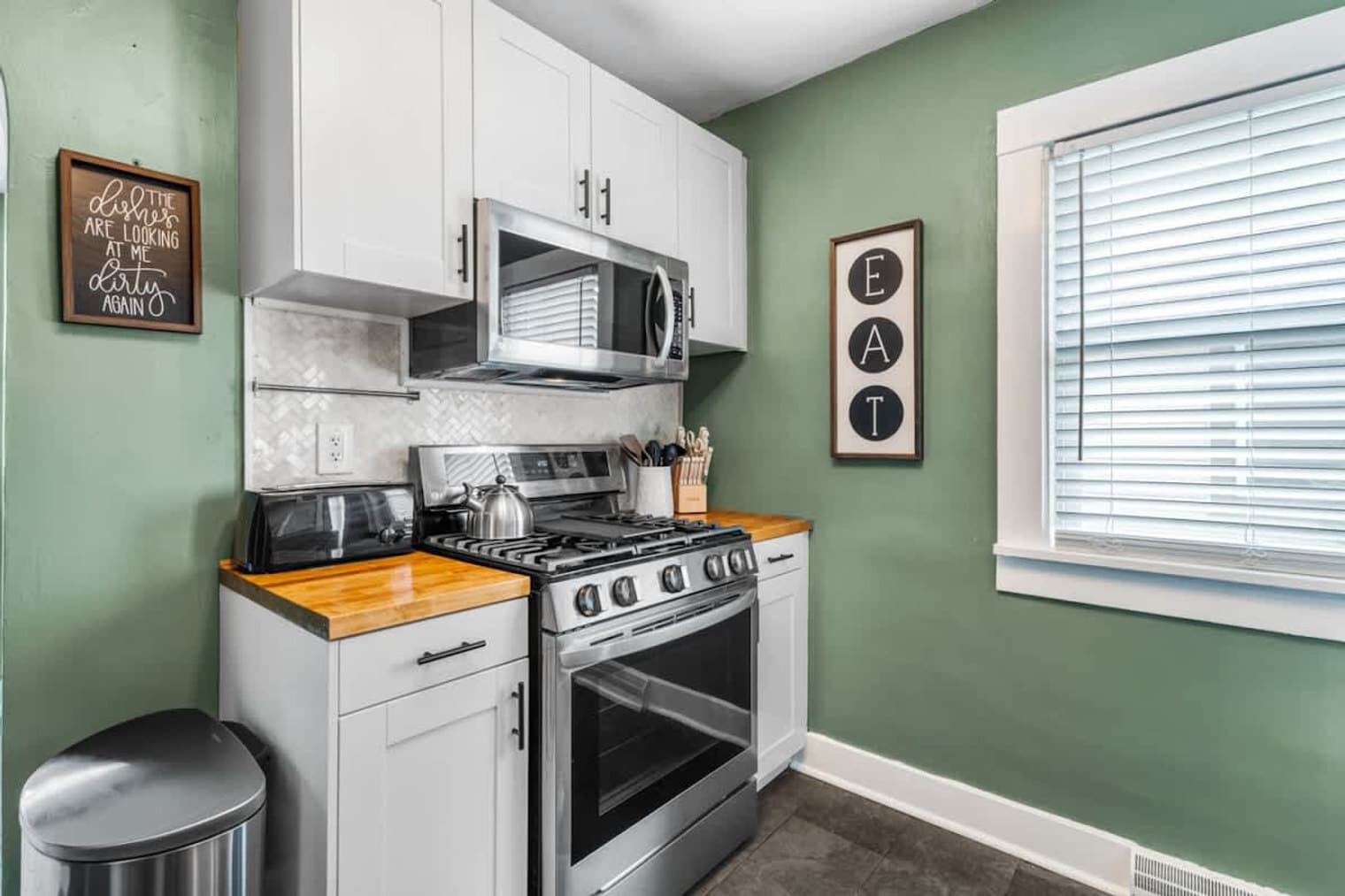 Building Photo - 2850 Hazel Ave