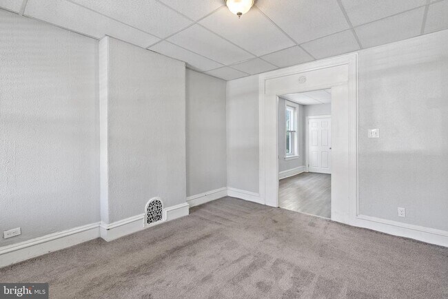 Building Photo - 832 Stanbridge St