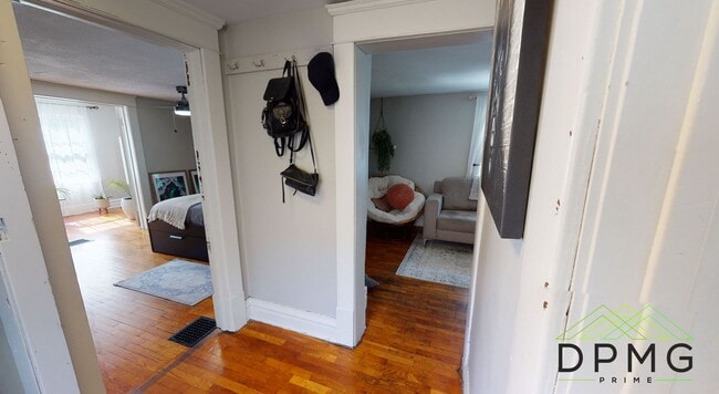 Building Photo - 132 S Clemens Ave