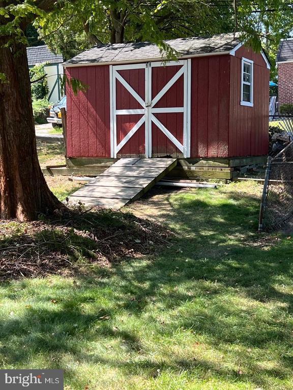 Building Photo - 237 Miner St