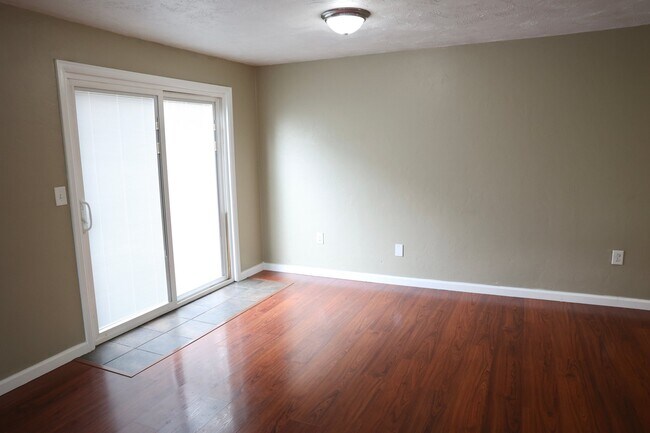 Building Photo - 1432 Kimtah Ct NE