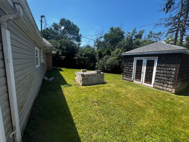 Building Photo - 2544 Spruce Rd