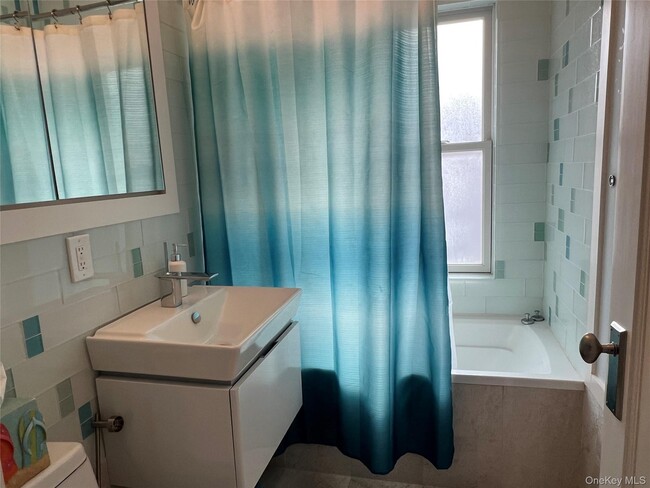 Building Photo - 42 N Menantic Rd