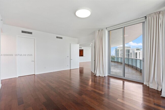 Building Photo - 5959 Collins Ave