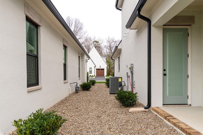 Building Photo - 1705 Double Oak Trl