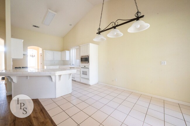 Building Photo - NorthWest Fresno Home, 3BR/2BA, Built 1998...