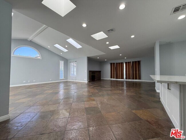 Building Photo - 15962 Gault St