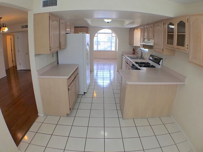 Building Photo - Northeast El Paso 3 Bed Refrig A/C
