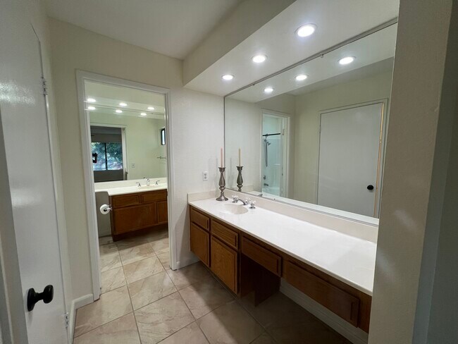 Building Photo - 827 El Paso Ct