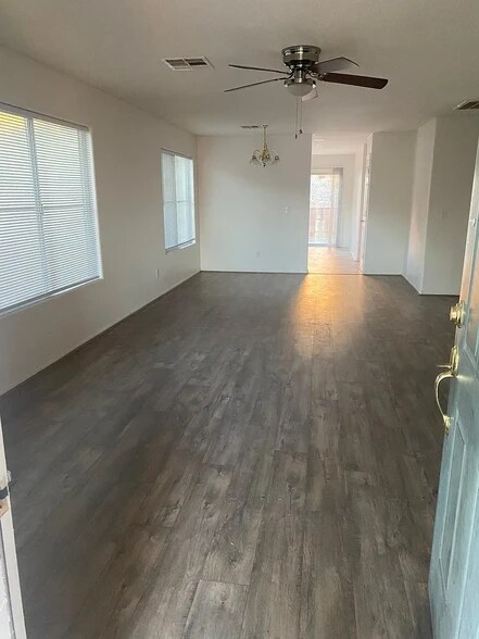 Building Photo - 833 Bernini St