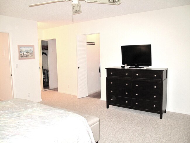 Building Photo - 14500 Canalview Dr