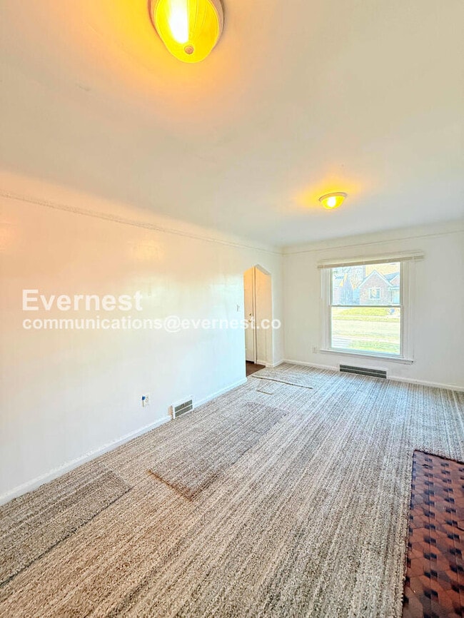 Building Photo - 10747 Roxbury St