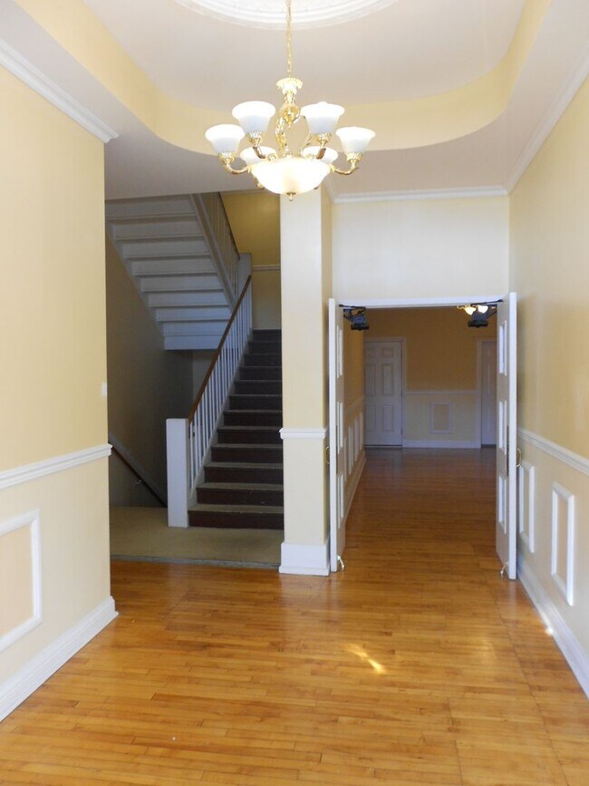 Building Photo - 217 W North St