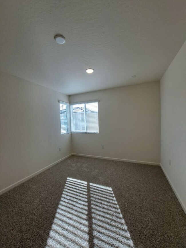 Building Photo - Modern 3-Bedroom Home in the Exclusive Elev8ions Neighborhood of Clovis!