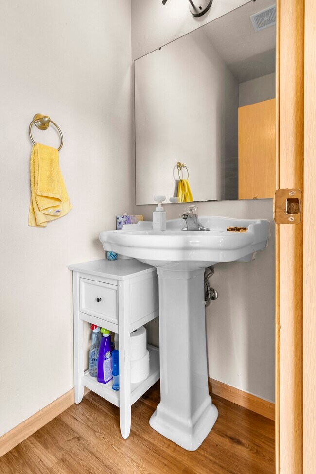 Building Photo - 1552 Cook Cir