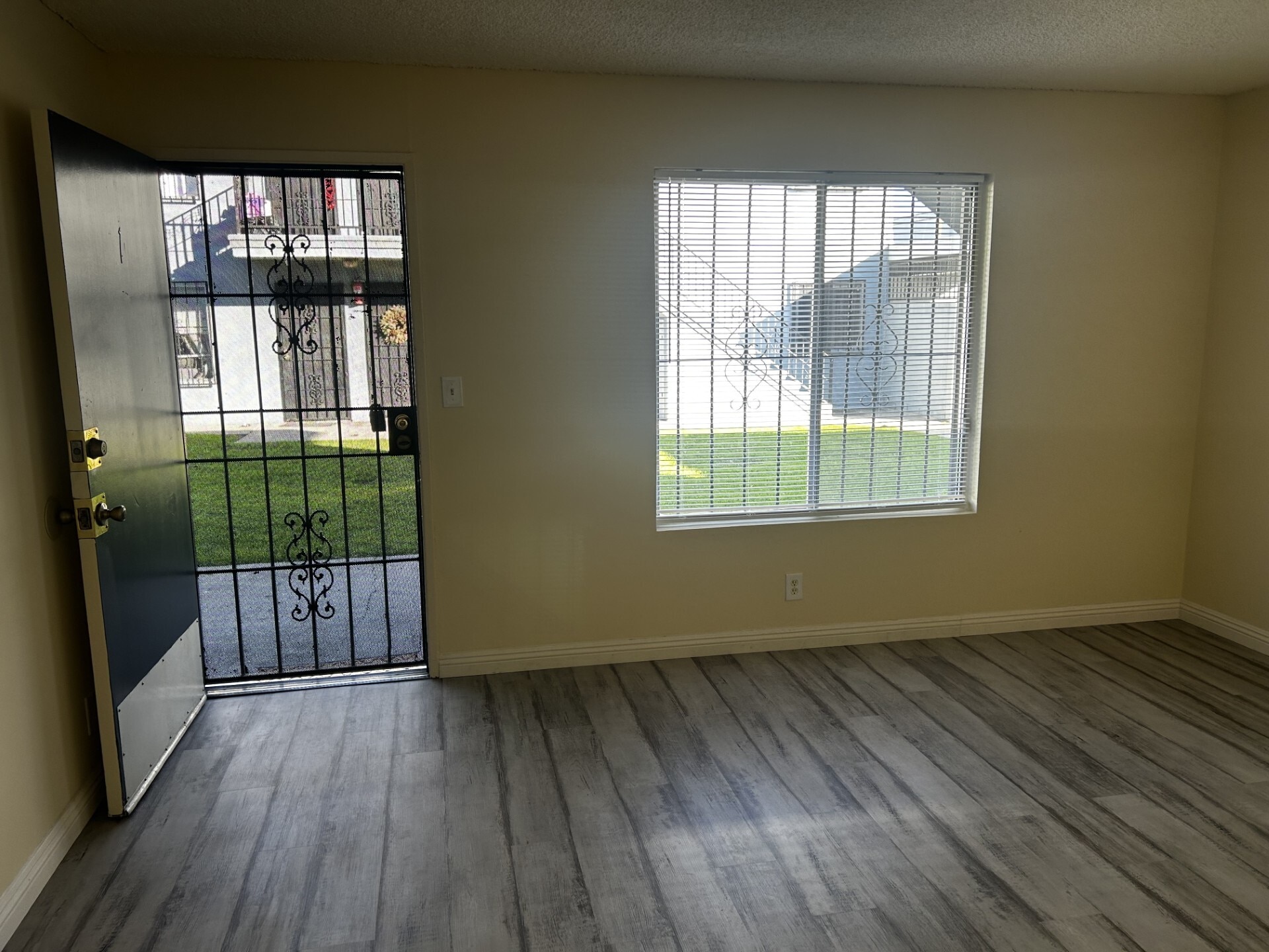 LIVING AREA - 1505 Del Amo Blvd