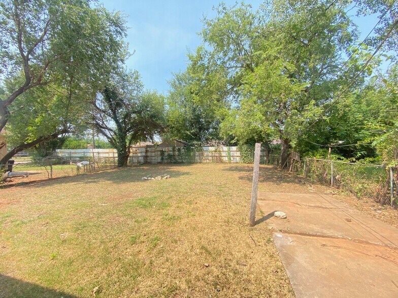 Building Photo - 6617 S Phillips Ave