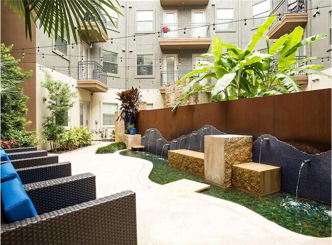 Building Photo - 302 N Lamar Blvd