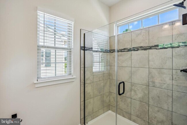 Building Photo - 19753 Grn Vlg Dr