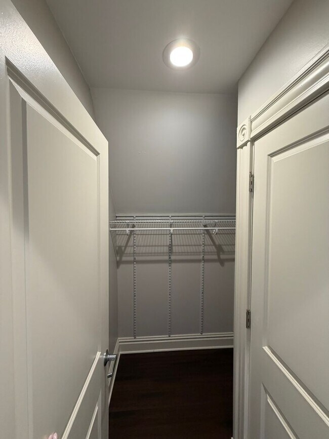 Building Photo - Bright & Spacious 3BR in The Grove – Walk to Shops & Dining!